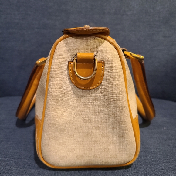 Authentic Vintage Gucci Handbag - Picture 7 of 10